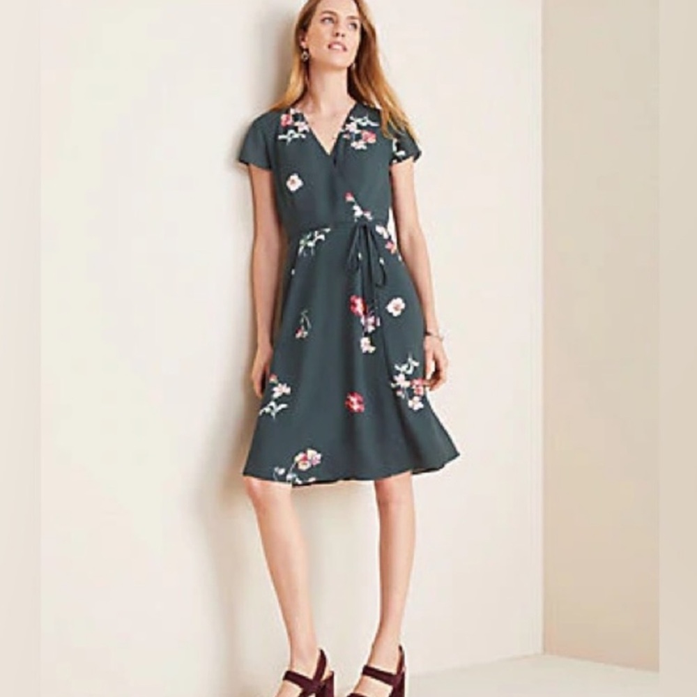 Ann Taylor Faux Wrap Dress Green Floral Print Size 4